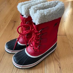 Sorel boots - never worn